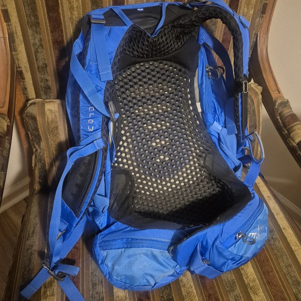 OSPREY Manta 28 Liter Backpack S/M rain Cover Gorpcore Blue - Picture 13 of 16
